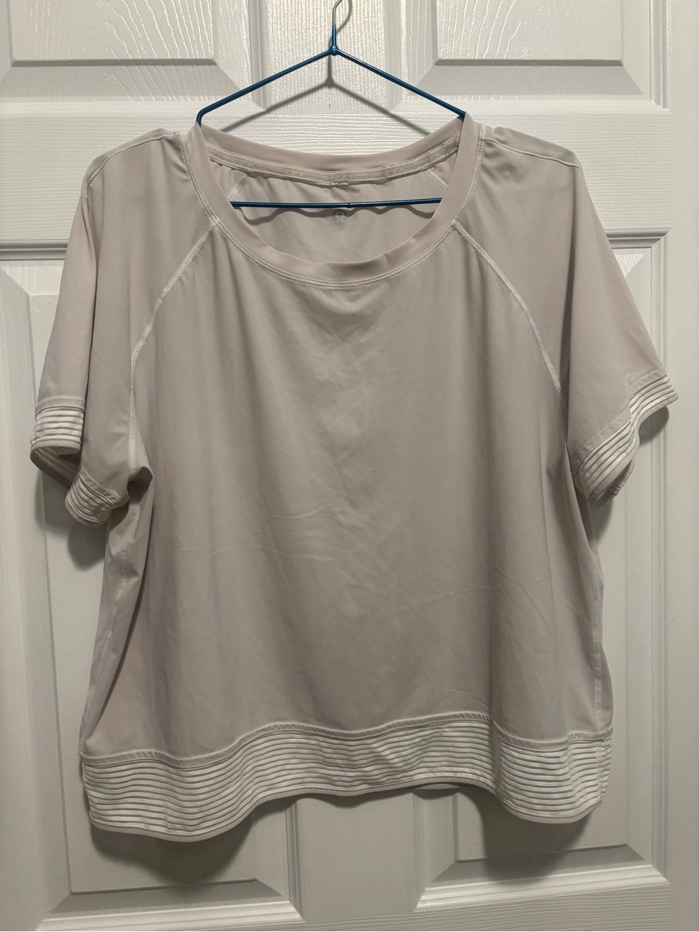 lululemon athletica Short Sleeve Scoop Neck Top - Light gray